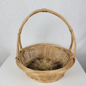 Vintage Wicker Basket Tan Natural Woven Rattan Round Handle Farmhouse Decor